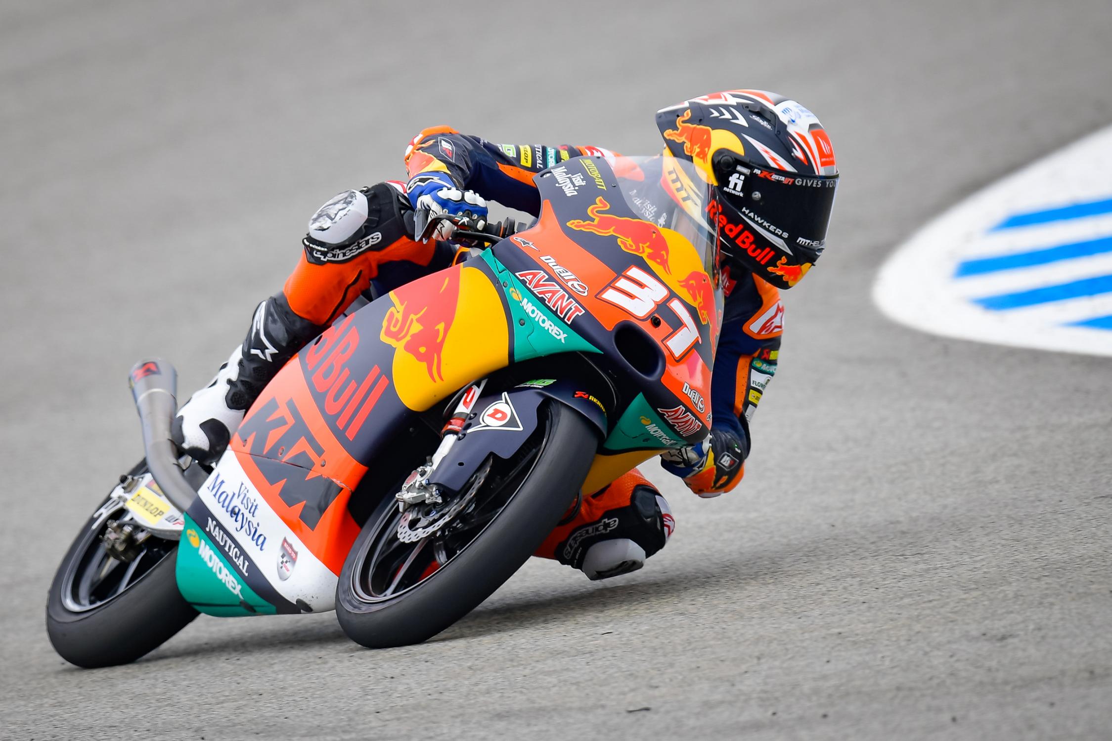 Featured image for “Moto3: Pedro Acosta Avoids Last Corner Drama to Take Another Win”