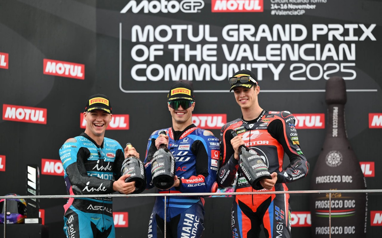 Featured image for “Moto2: Izan Guevara takes maiden victory as Diogo Moriera makes history in Valencia”